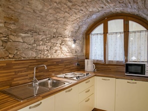 Gebäude, Spüle, Countertop, Zapfhahn, Cabinetry, Sinken, Eigentum, Möbel, Armatur, Küche