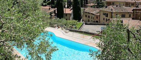 L'Eau, Ciel, Plante, Propriété, Bâtiment, Bleu Azur, Arbre, Paysage Naturel, Plan D'Eau, Piscine