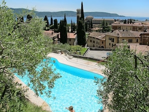 L'Eau, Ciel, Plante, Propriété, Bâtiment, Bleu Azur, Arbre, Paysage Naturel, Plan D'Eau, Piscine