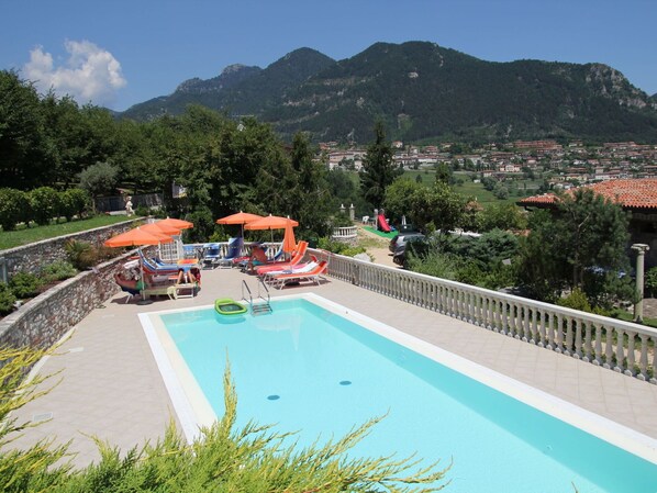 Piscine, Propriété, Recours, Loisir, Vacances, Immobilier, Tourisme, Ville Resort, Station De Montagne, Bâtiment