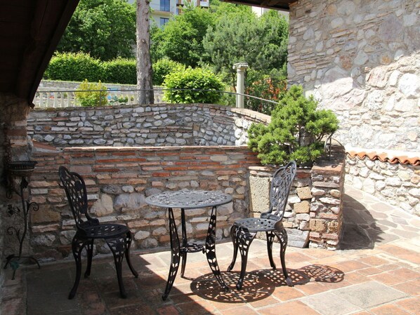 Property, Stone Wall, Iron, Wall, Flagstone, Furniture, Room, House, Building, Patio