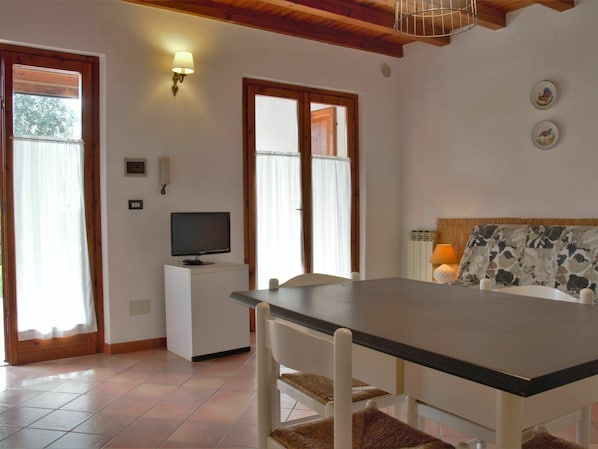 Möbel, Eigentum, Tabelle, Fenster, Holz, Beleuchtung, Stuhl, Interior Design, Die Architektur