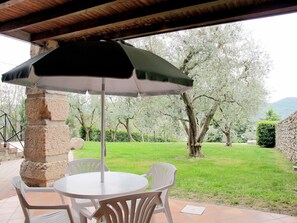 Property, Umbrella, Shade, House, Furniture, Table, Room, Building, Patio, Home