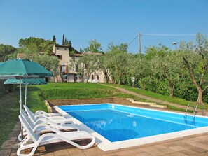 L'Eau, Ciel, Propriété, Piscine, Plante, Bleu Azur, Bâtiment, La Nature, Ombre, Rectangle