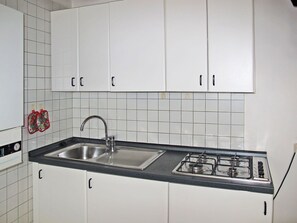 Evier, Robinet, Cabinetry, Évier, Comptoir, Luminaire Plomberie, Cuisine, Cuisinière, Sol