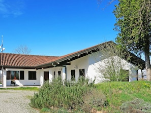 House, Property, Home, Real Estate, Architecture, Building, Residential Area, Land Lot, Rural Area, Roof
