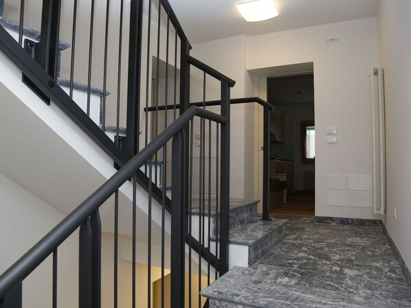 Eigentum, Tür, Holz, Interior Design, Fussboden, Wand, Flooring, Grundeigentum, Verbundwerkstoff