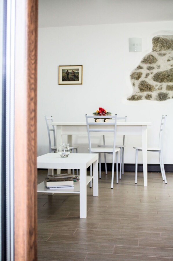 Table, Property, Wood, Interior Design, Flooring, Floor, Rectangle, Chair, Hardwood, Door
