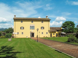 Wolke, Pflanze, Gebäude, Himmel, Eigentum, Fenster, Baum, Haus, Grundstueck, Die Architektur