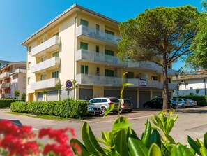 Property, Building, Residential Area, Apartment, Neighbourhood, Real Estate, Mixed-Use, House, Home, Town