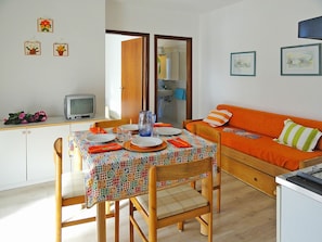 Pièce, Meubles, Propriété, Design Intérieur, Table, Orange, Salle À Manger, Maison, Sol, Bâtiment