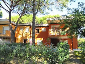 Property, House, Home, Real Estate, Building, Cottage, Tree, Architecture, Residential Area, Estate