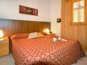 Bedroom, Bed, Room, Furniture, Bed Sheet, Property, Bedding, Bed Frame, Interior Design, Wall