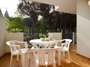 Eigentum, Zimmer, Möbel, Fussboden, Esszimmer, Tabelle, Interior Design, Haus, Holzboden, Zuhause