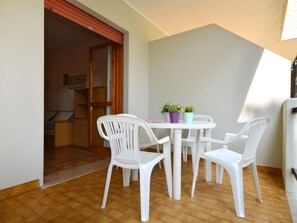 Zimmer, Eigentum, Möbel, Esszimmer, Fussboden, Tabelle, Interior Design, Gebäude, Haus, Stuhl