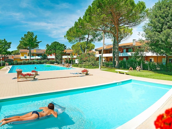 Water, Plant, Sky, Swimming Pool, Building, Cloud, Tree, Outdoor Furniture, Leisure, Shade