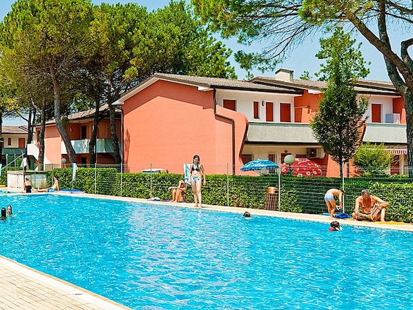 Water, Property, Plant, Window, Swimming Pool, Building, Tree, Sky, Azure, House