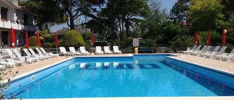 Water, Sky, Plant, Swimming Pool, Building, Azure, Tree, Outdoor Furniture, House, Chair