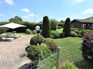 Jardin, Propriété, Arbuste, Cour, Herbe, Arbre, Maison, Immobilier, Ciel, Pelouse