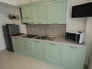 Countertop, Cabinetry, Kitchen Sink, Property, Kitchen Stove, Kitchen Appliance, Kitchen, Gas Stove, Sink, Cooktop