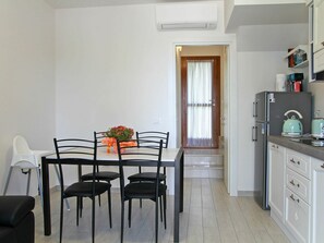 Zimmer, Eigentum, Möbel, Gebäude, Fussboden, Haus, Interior Design, Tabelle, Esszimmer, Grundeigentum