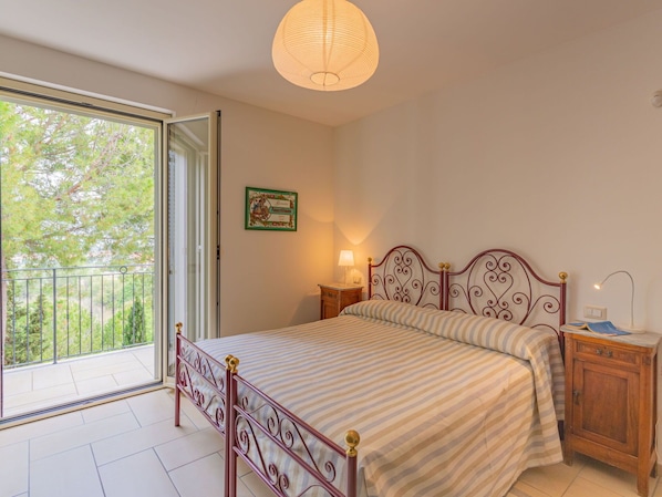 Meubles, Propriété, Fenêtre, Confort, Bois, Éclairage, Design Intérieur, Sol, Oreiller