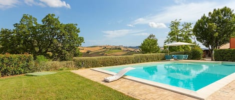 Cloud, Sky, Plant, Water, Swimming Pool, Tree, Land Lot, Shade, Natural Landscape, Rectangle