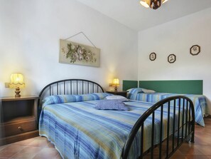 Schlafzimmer, Bett, Möbel, Zimmer, Eigentum, Bettdecke, Bettrahmen, Bedding, Grundeigentum, Wand