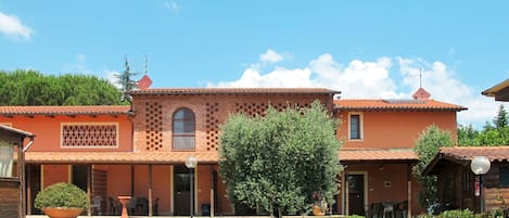 Cielo, Planta, Nube, Edificio, Propiedad, Ventana, Puerta, Casa, Árbol, El Terreno Del Lote