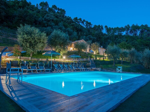 Water, Sky, Blue, Swimming Pool, Building, Tree, Nature, Plant, Shade, Leisure