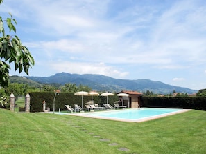 Nuage, L'Eau, Ciel, Plante, Bâtiment, Piscine, Montagne, Paysage Naturel, Lot Terre, Mobilier De Jardin