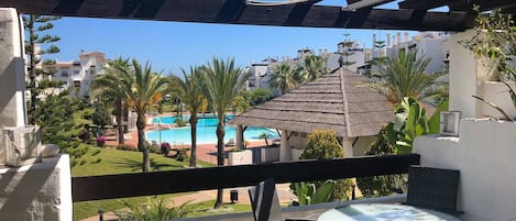 Las Adelfas holiday flat with pool views