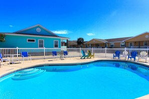 Community Pool - Refreshing community pool with charming features