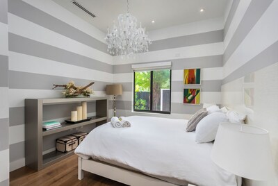 Brand New Lux Villa sleeps 10 in Miami’s Design District with Pool