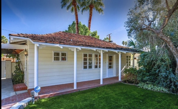 Welcome to your private home in Palm Springs, built in 1935.