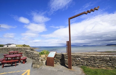 Fab Location - Annex of Beach House Aughris - Perfect for Singles/Couples