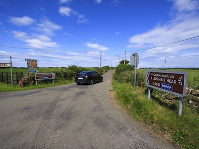 Fab Location - Annex of Beach House Aughris - Perfect for Singles/Couples