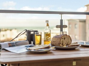 Outdoor furniture on the balcony | Fistral Waves - Ocean 1 Apartments, Newquay