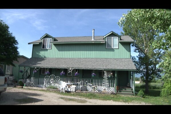 Moods on lower left of building. 600 sq ft..  GoPRO Pictures,  can be distorted.