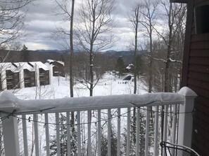 balcony view skiers on Kettle Brook trail