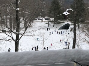 balcony view skiers on Kettle Brook trail