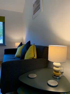 Bright, light and modern lounge (with a sofa bed)