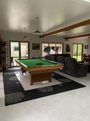 Billiard Table (3/4 quarter size)