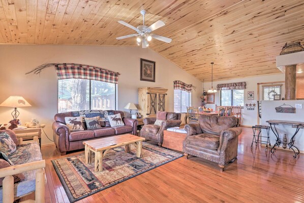 Heber-Overgaard Vacation Rental | 3BR | 2BA | 1,320 Sq Ft | Stairs to Enter