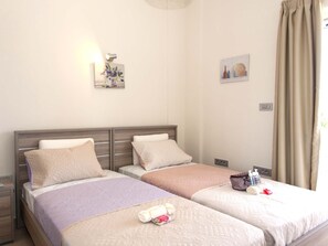 Green Orange Villa first  floor bedroom