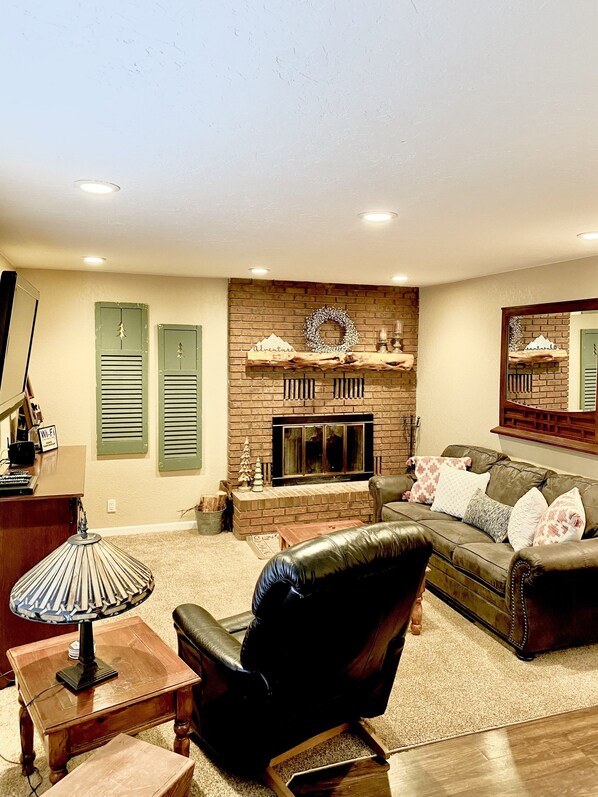 Living room with fireplace, TV, pull out sofa bed