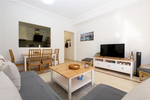 Another picture of the modern lounge with dining area from a different angle