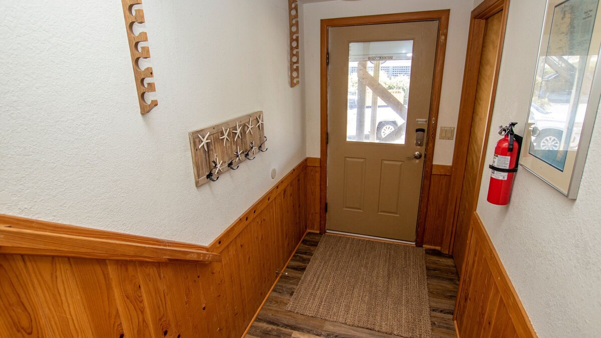 4×1662, Dolphin Watch- Oceanfront, 4-wheel drive area, Wild Horses, Ocean Views!