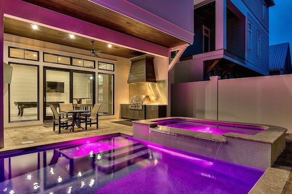Spectacular pool and entertainment area