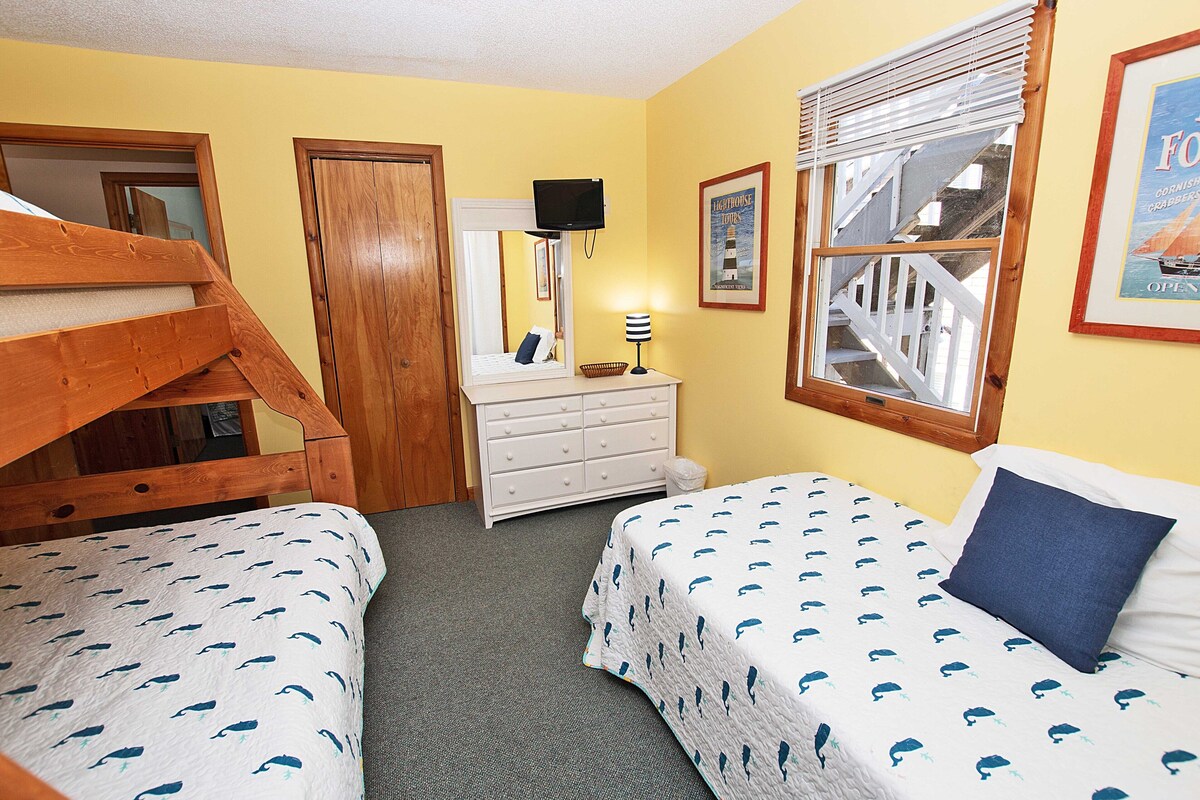 331, Lighthouse Jewel- Private Pool, Hot Tub, Soundside